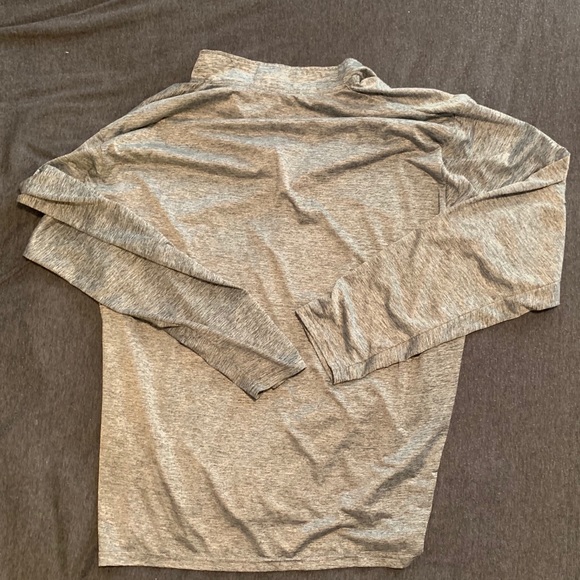 Athletic pullover - Picture 2 of 2